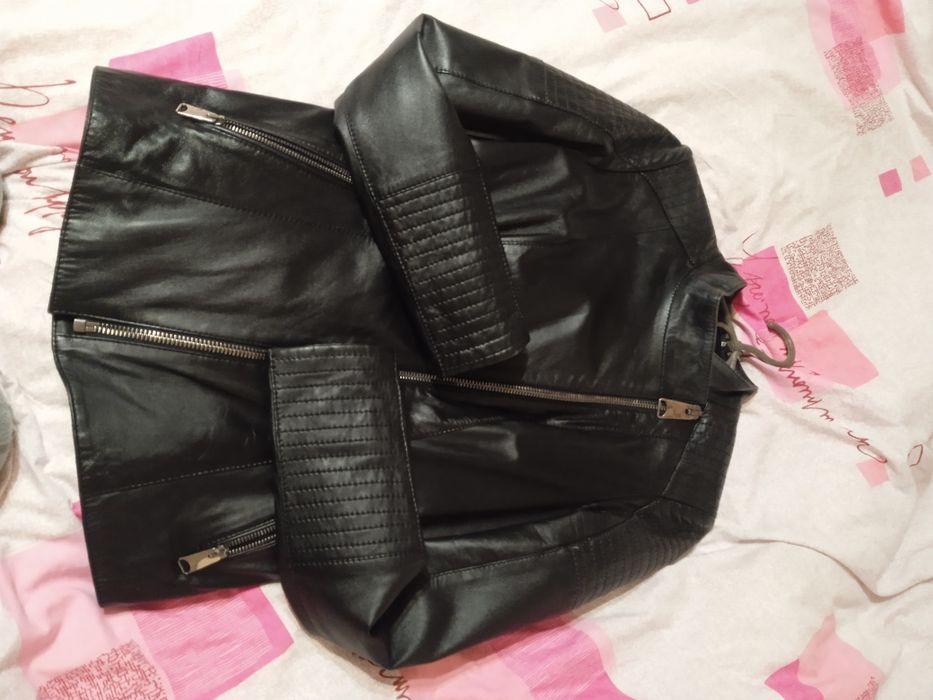 шкіряна жіноча куртка