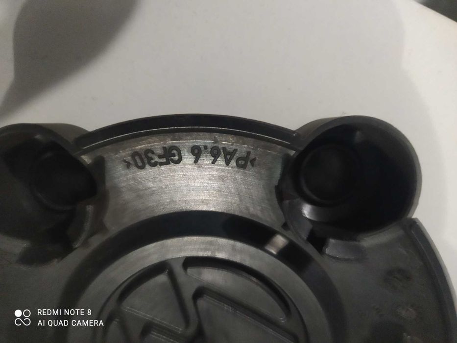 Колпаки на дисках гольф оригинал все 4 штук!!!