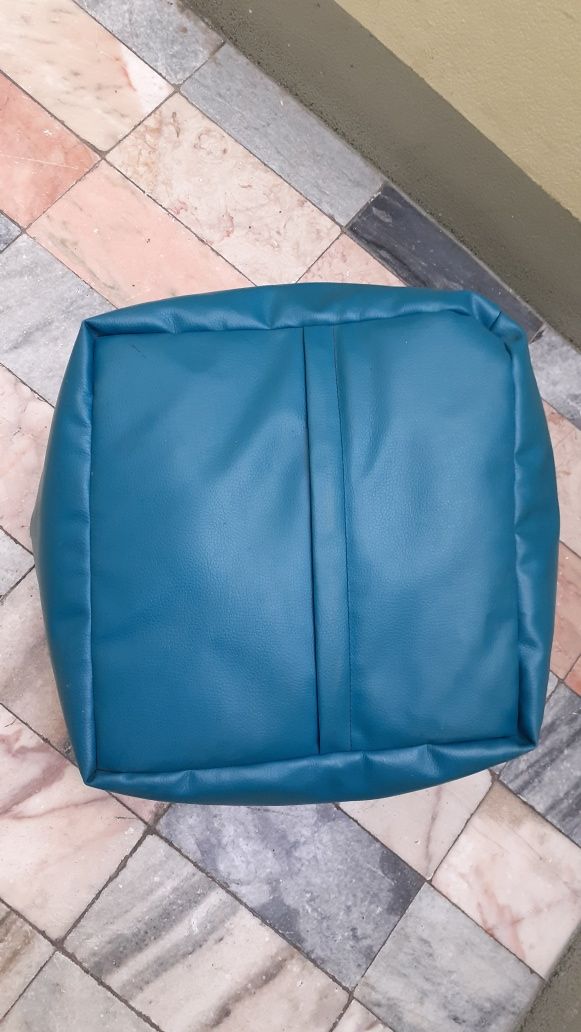 Puff impermeável pequeno azul
