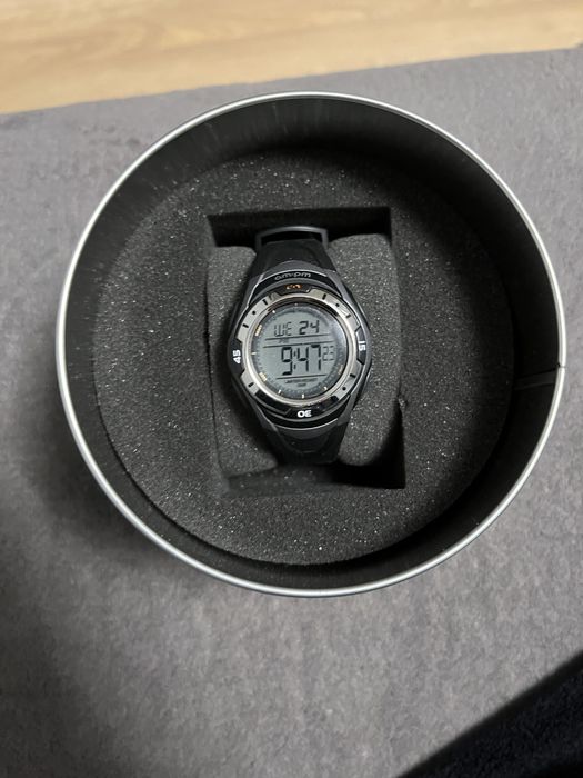 Elektroniczny zegarek marki am pm