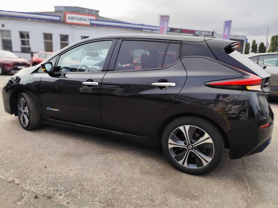 NISSAN LEAF II N-Connecta 40 квт на 270 км