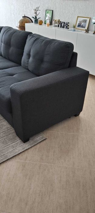 Sofá cinzento-escuro c/ chaise longue — confortável e em ótimo estado!