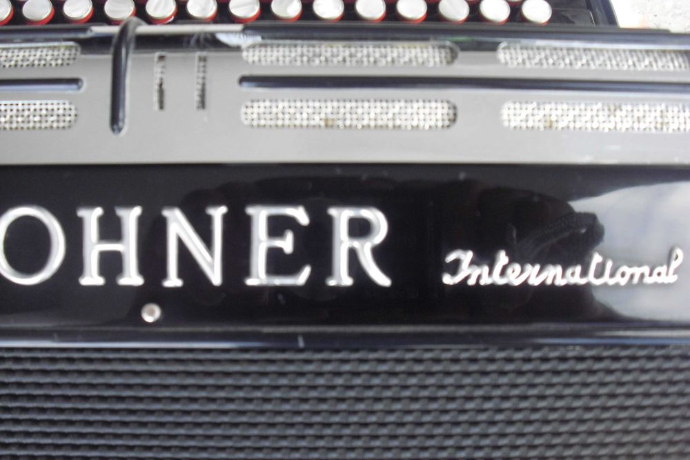 Acordeão muito novo italiano