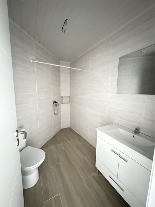 Moradia com expaço exterior ensolarado