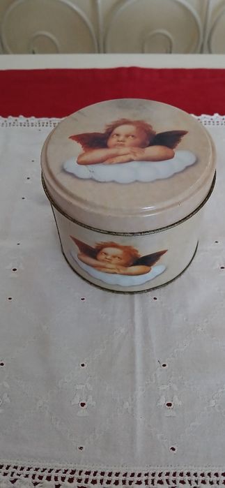 Lata antiga, vazia