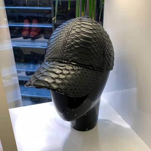Бейсболка из кожи Питона