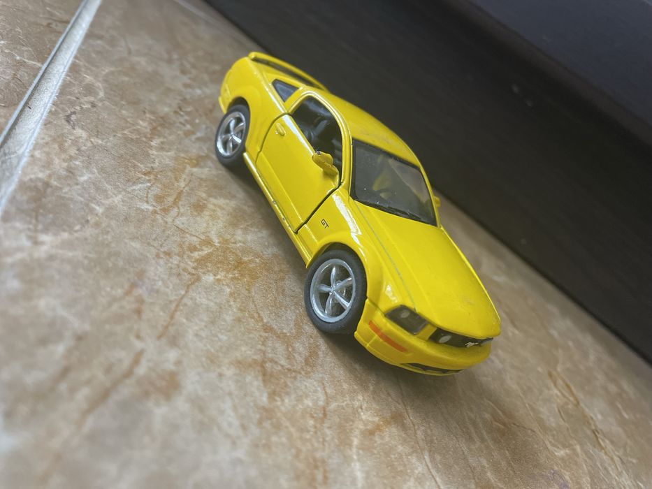 Колекціонна машинка mustang