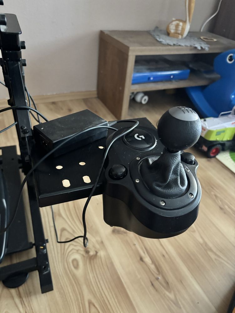Sprzedam kierownicę logitech g29
