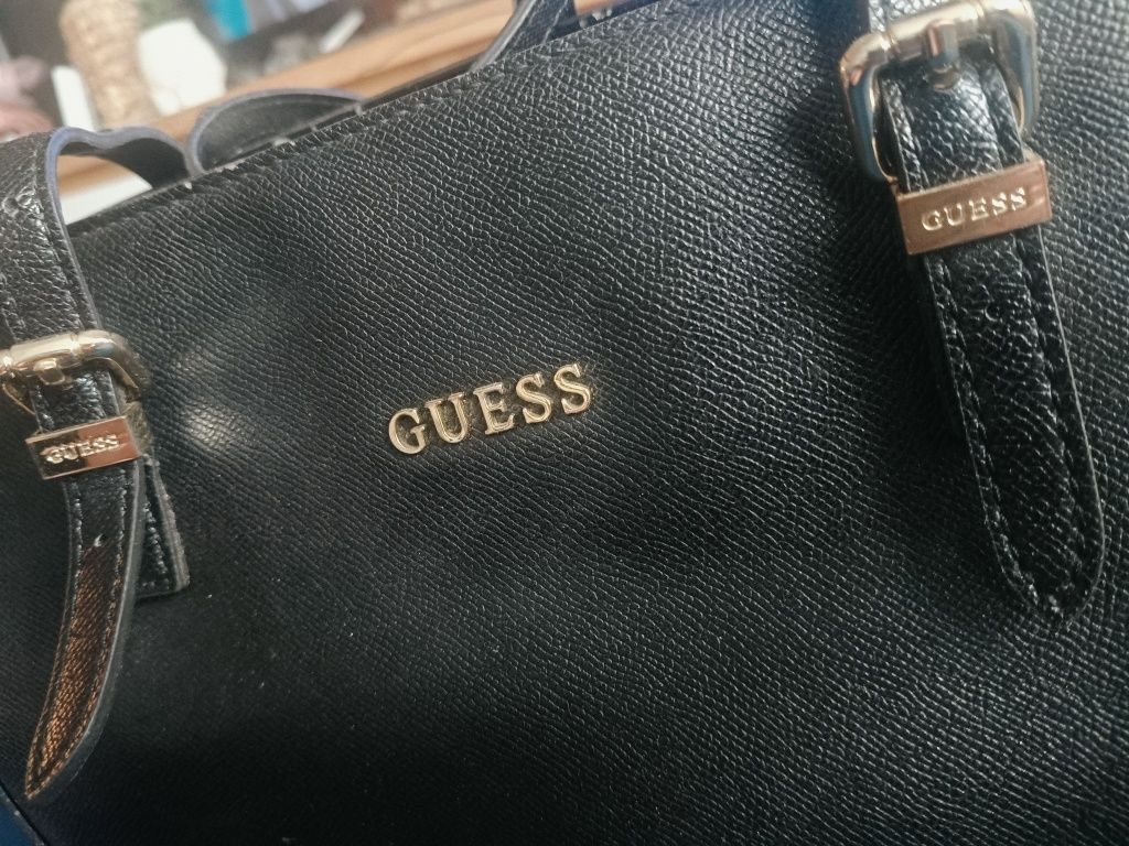 Guess torebka mieszczaca a4 do reki