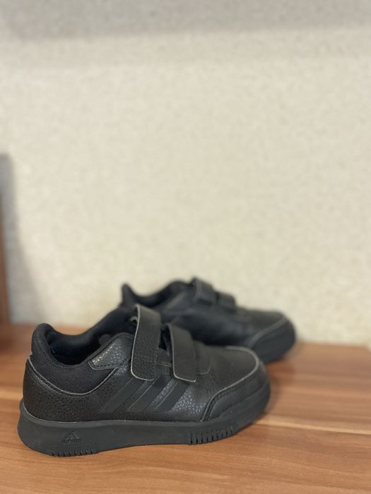 Кросівки adidas 32 розмір
