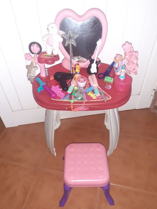Brinquedo tocar com muitos acessorios e banco usado