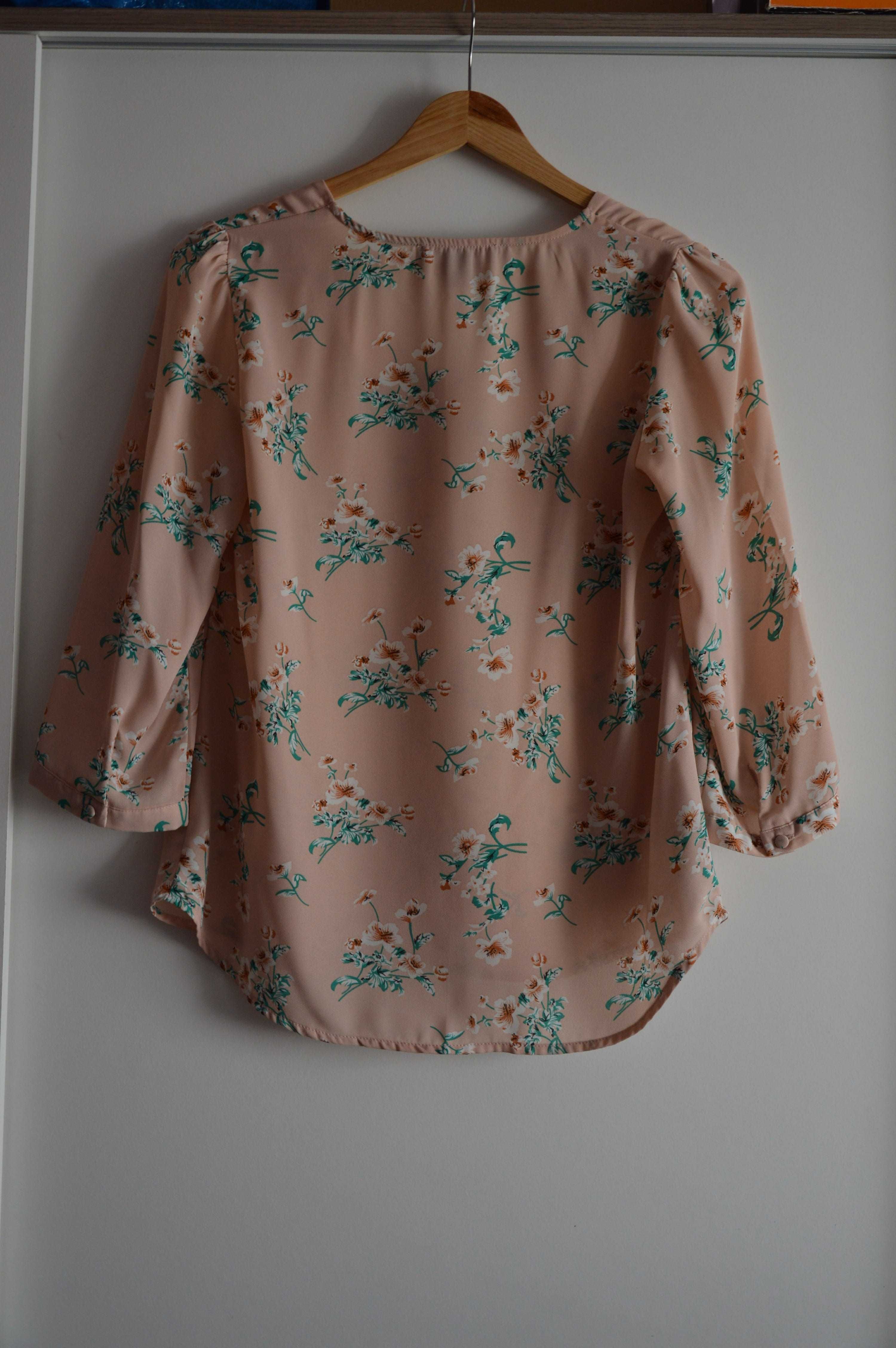 Blusa com padrão flores