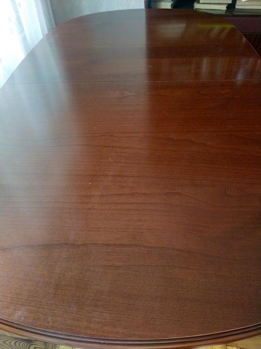 Стол срочно гостиный деревянный