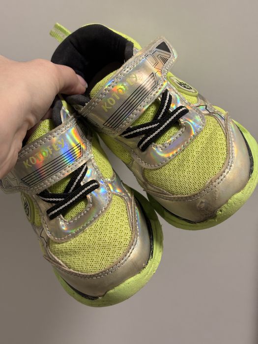 Дитячі кросівки 17-17,5см три пари за 300грн