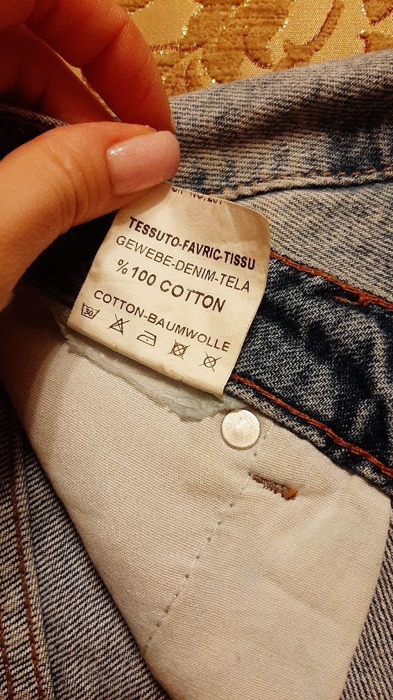 Продам джинсовые шорты