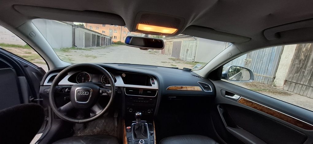 Audi A4 B8 2.0 TDi kombi skóry bixenon
