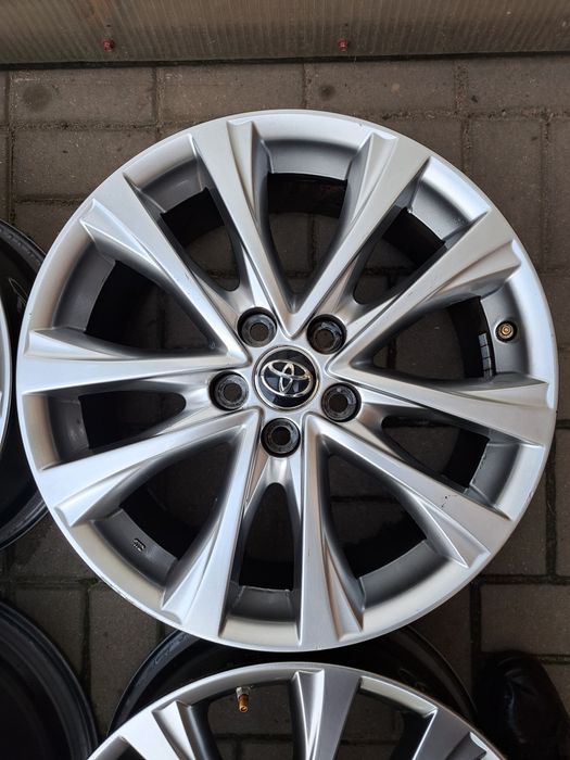 Felgi aluminiowe 18cali 5x114,3 7,5j et45 z czujnikami do Toyoty Rav4