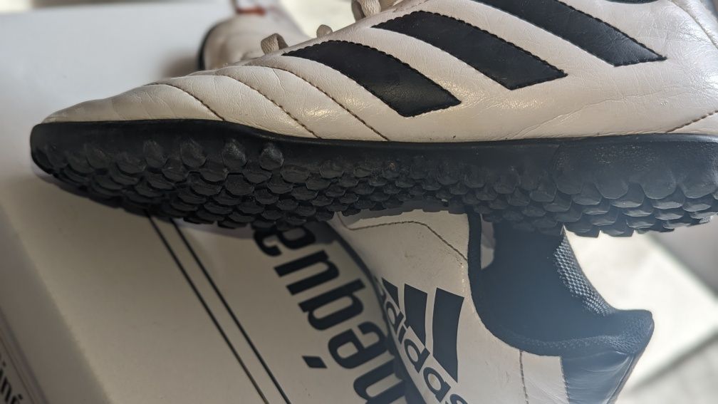 Adidas original Продам футбольні сороконіжки,гарний стан