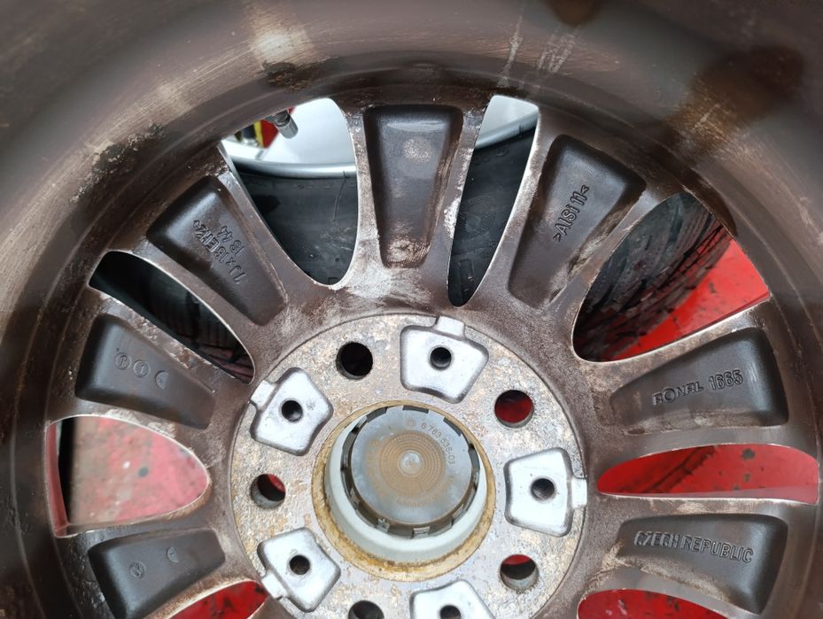 5x120 Felgi Aluminiowe 16 BMW Seria I E81 E82 E87 E88 7JX16 IS 44 kpl