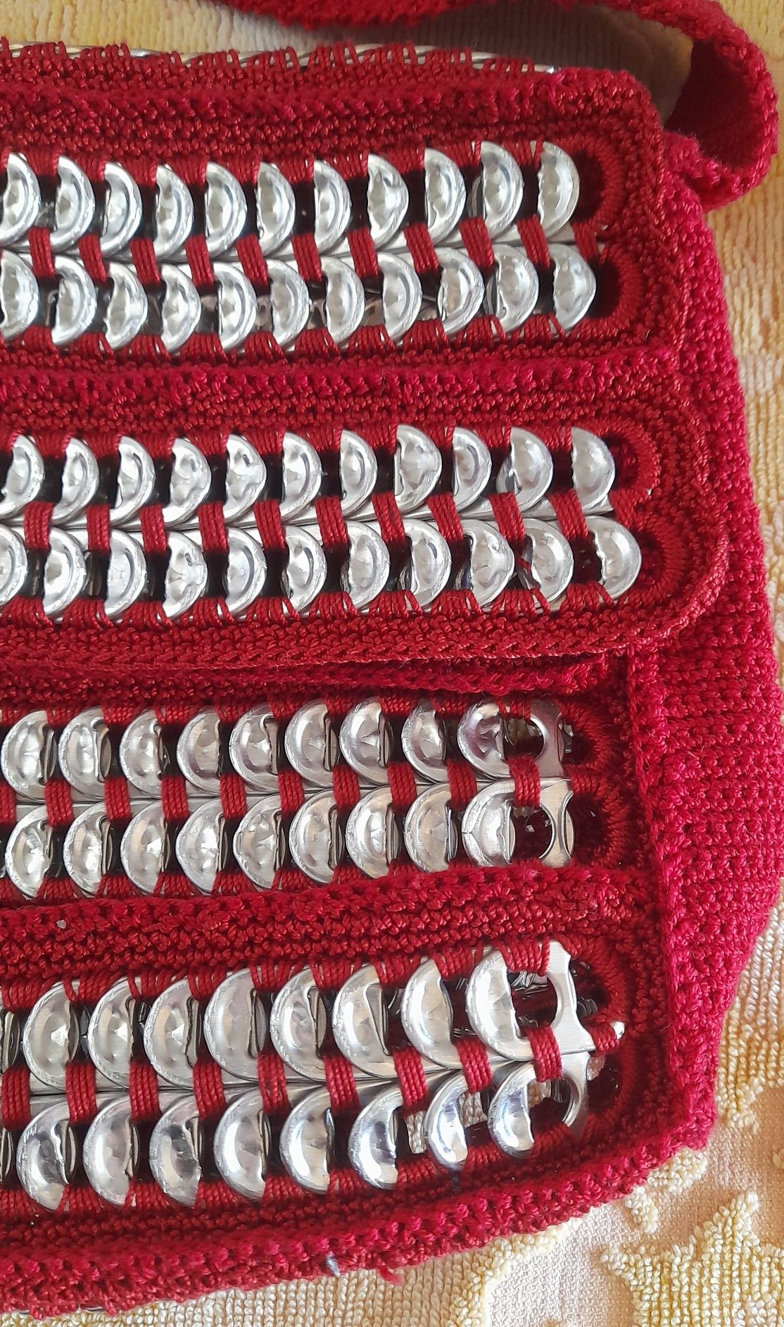 Mala artesanal com tampas de refrigerante e crochê - Nova