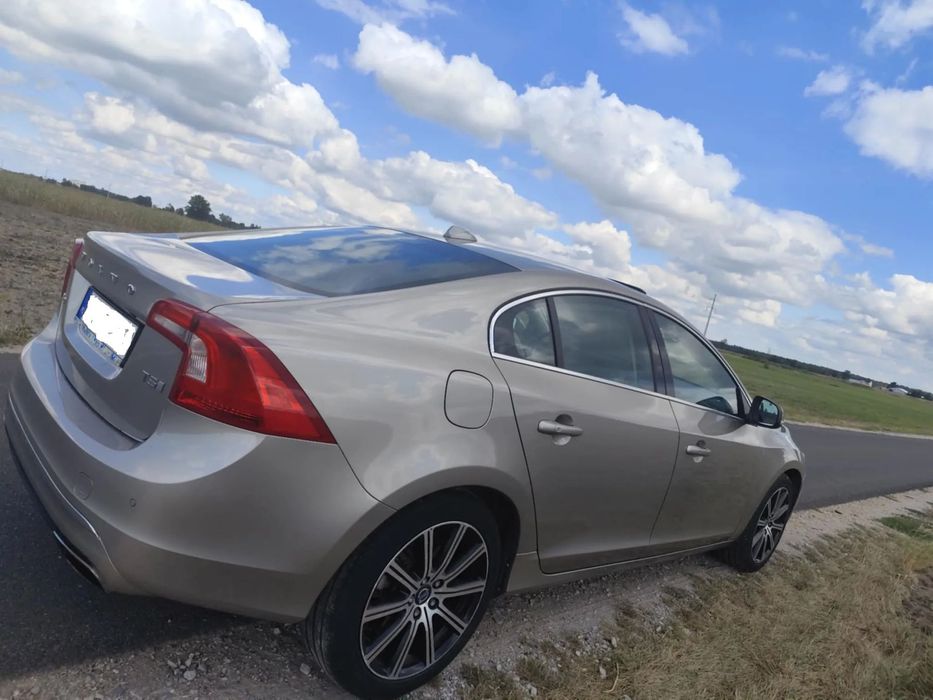 Volvo S60 Mały przebieg stan idealny na ten rok, nowy akumulator, opony zimowe