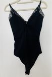 Czarne body na ramiączkach Bershka   M