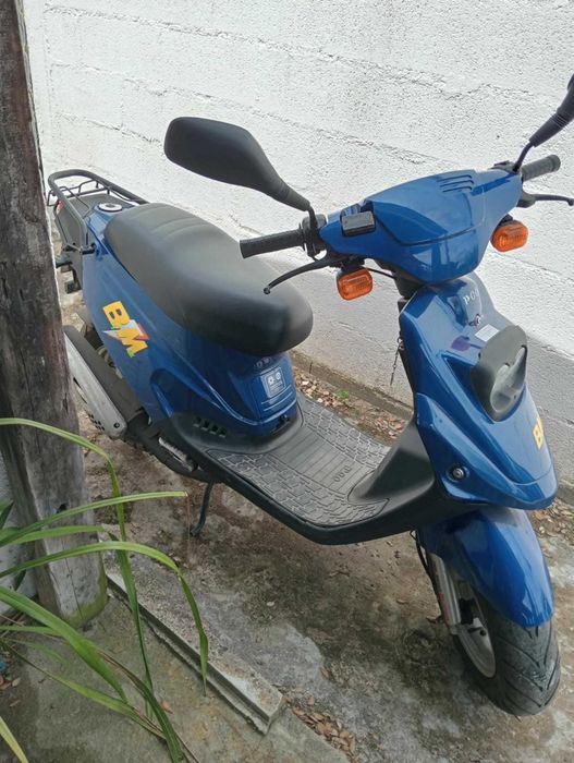 Moto antiga em bom estado