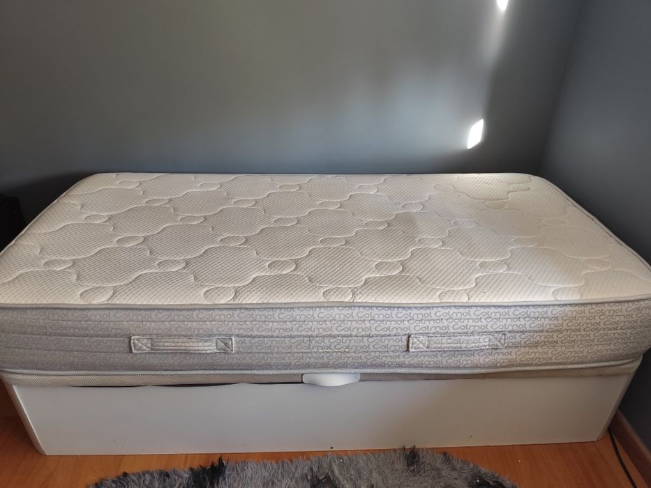 Cama de solteiro com arrumação (baú) 190X90