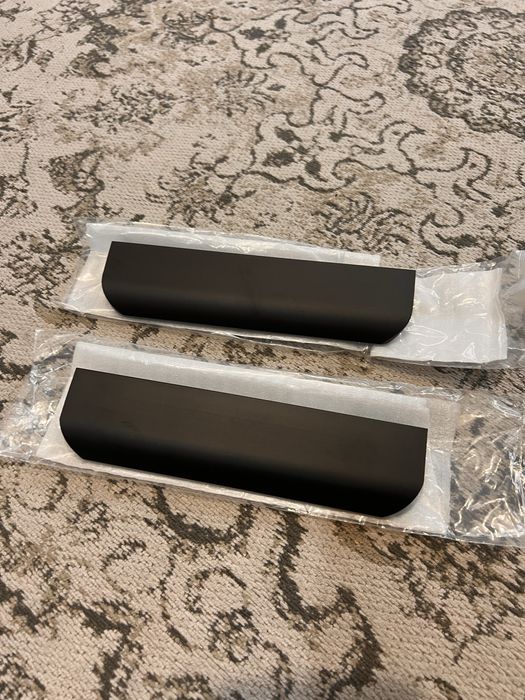 Dwa nowe minimalistyczne uchwyty czarne metalowe
