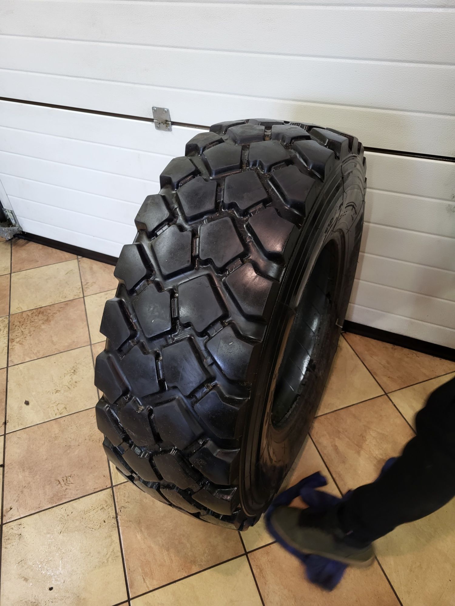 Opona 335 / 80 r20 Michelin XZL