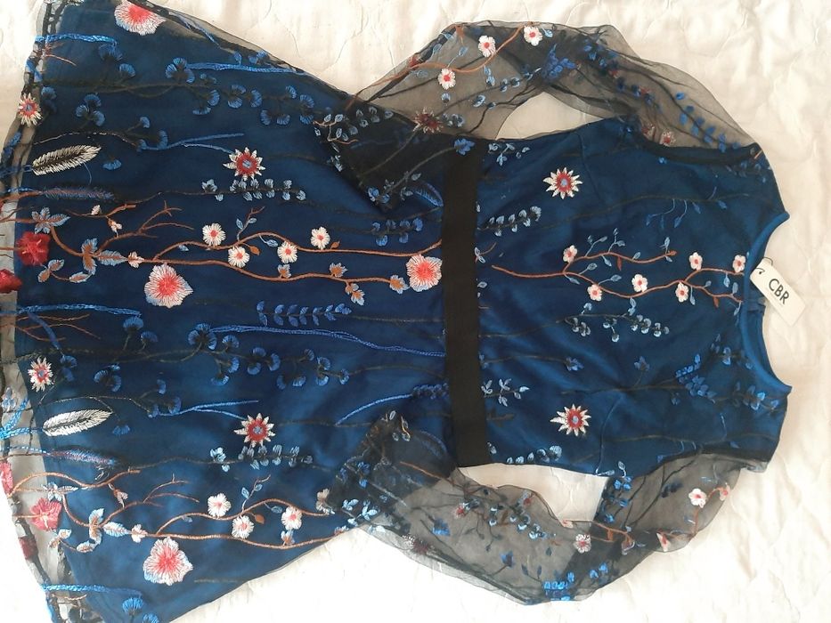 Нарядное платье с вышивкой