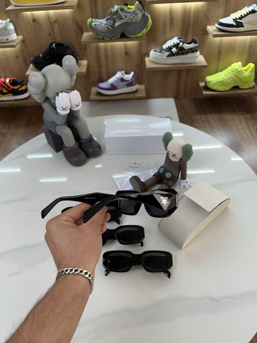Окуляри сонцезахисні PRADA Square Frame