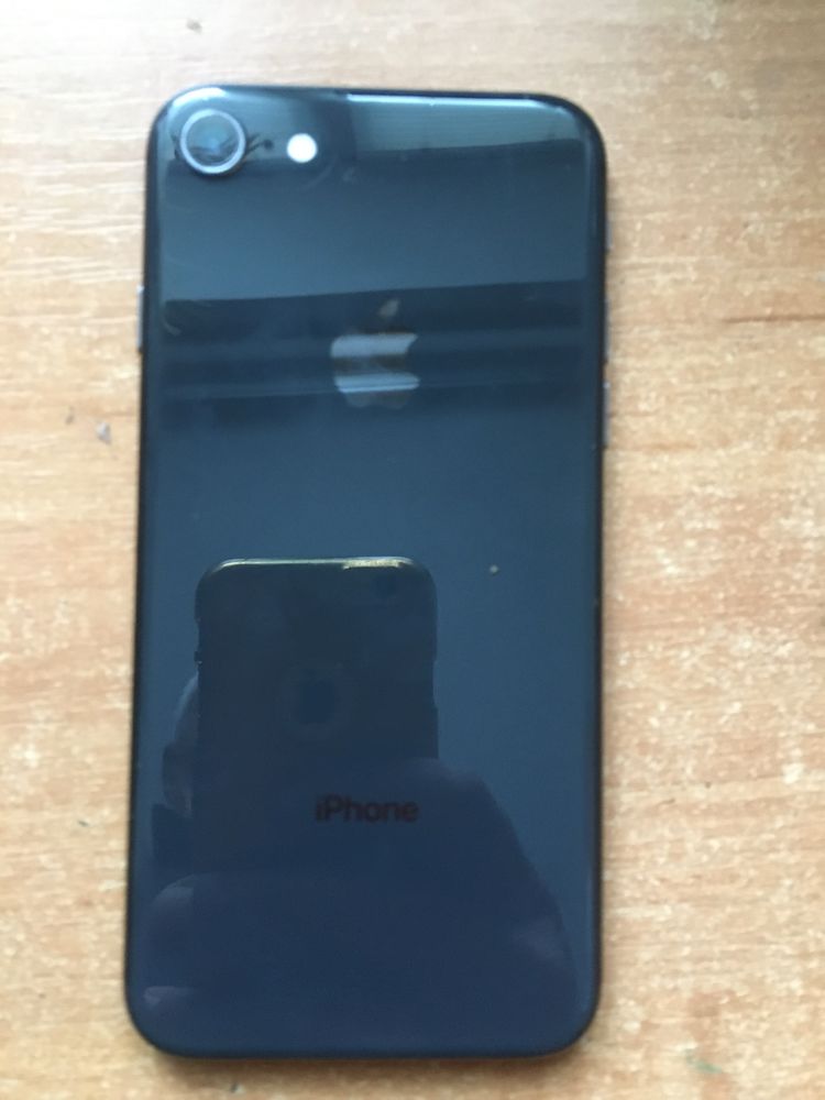 Iphone 8-64GB заблокований icloud