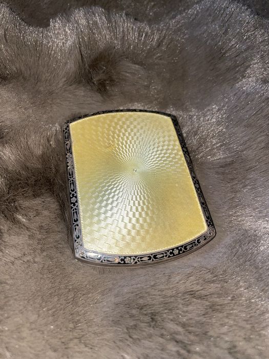 Caixa de cigarros do Henry Matthews