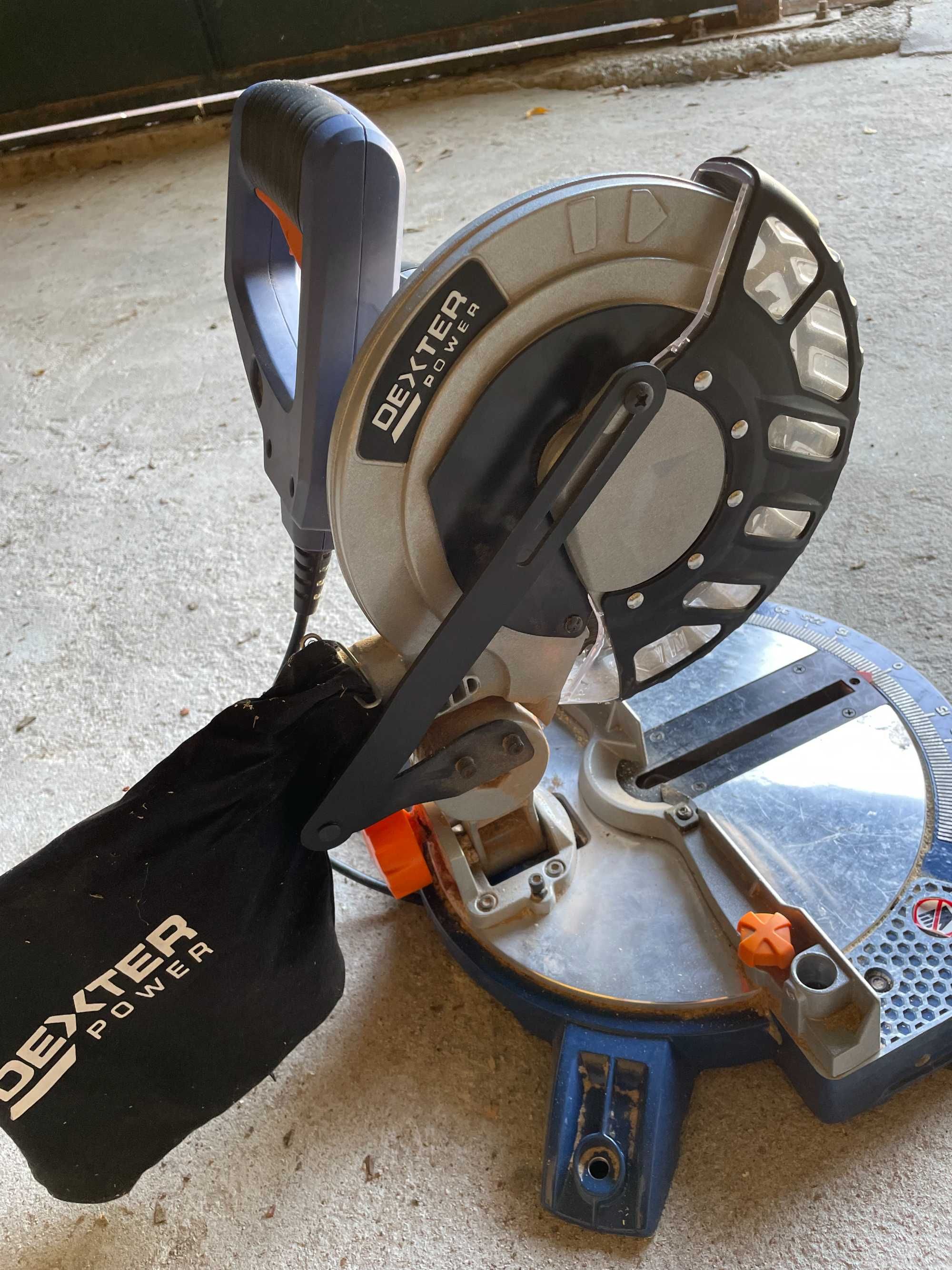 Serra de Esquadria Dexter J1G-ZP1A-210D – 1700W