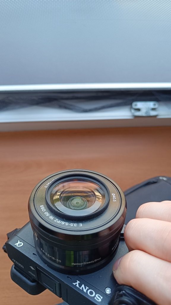Aparat Sony A6300 + plus obiektyw 16-50 (Znakomity stan)