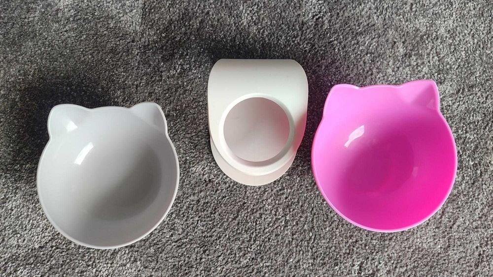 Conjunto de comedouro e bebedouro com design divertido; cabeça de gato
