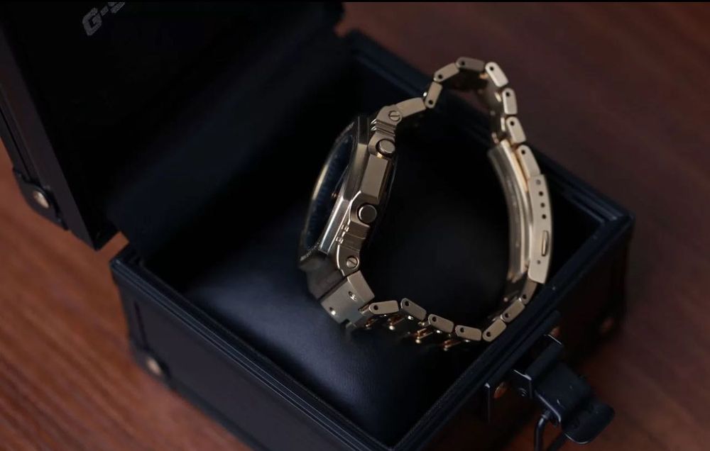 Продаю свои часы Casio G-Shock GM-B2100GD-9A