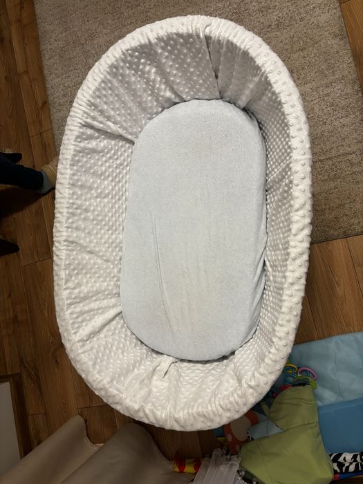 Łóżeczko dla dziecka / kosz Mojżesza na kółkach