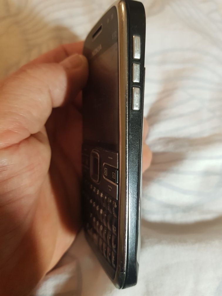 Nokia E72 телефон