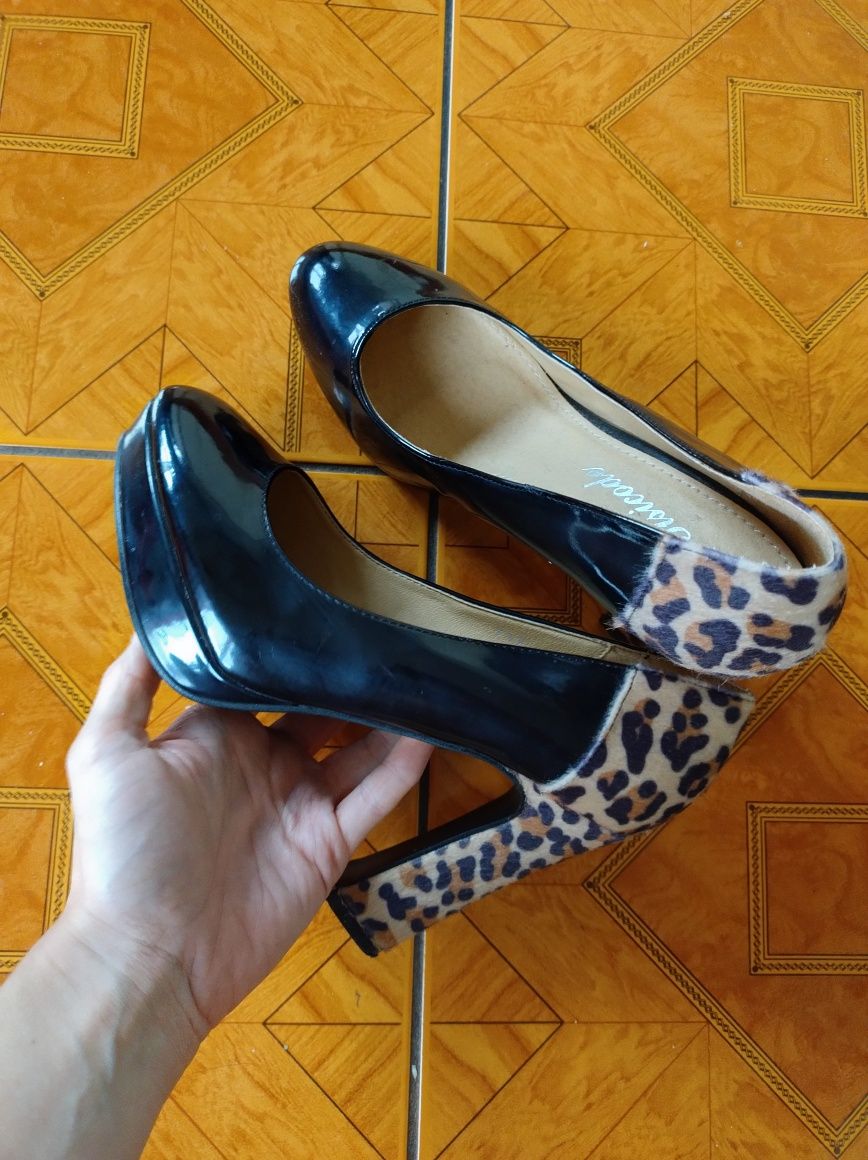 Buty damskie z panterkowym wzorkiem