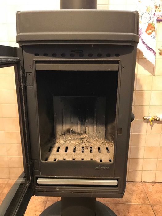 Kominek wolnostojący żeliwny INVICTA mod. P614544 - 10 kW