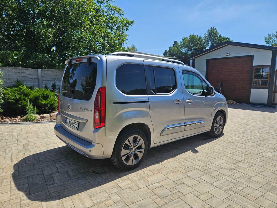 Toyota Proace City Verso Family 1.5 130KM salon 2021r 46000km
