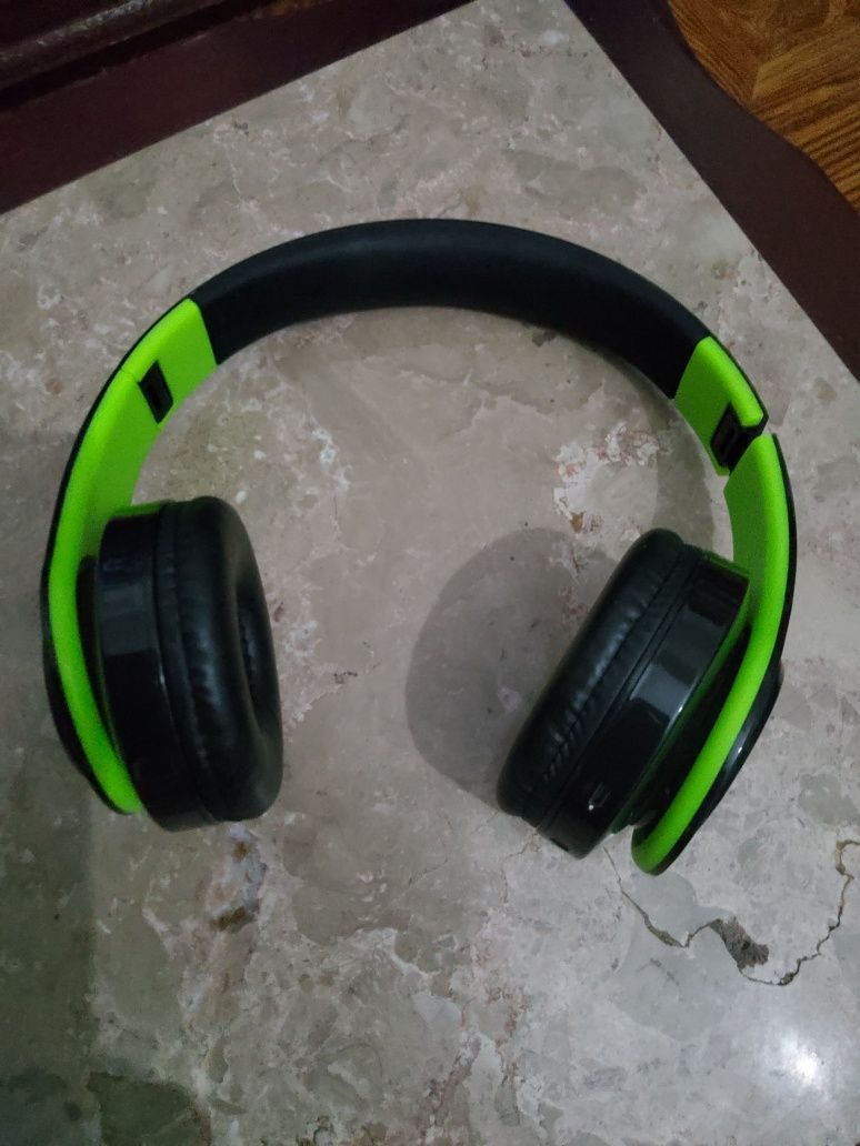 Fhones bluetooth com rádio e USB muito boa qualidade de áudio recarreg