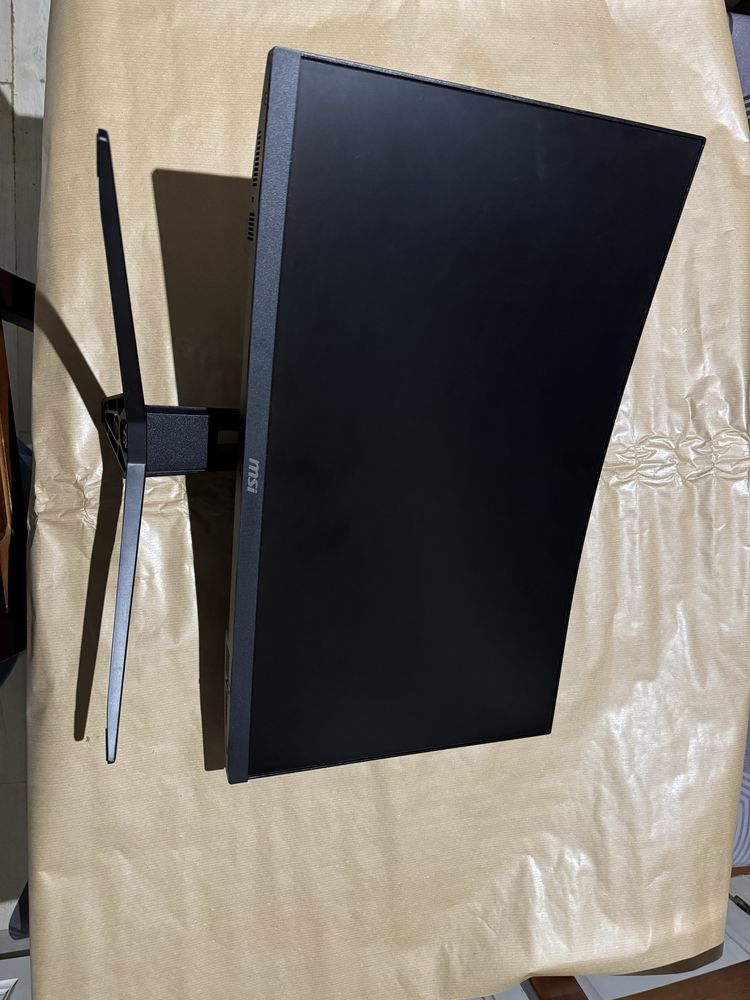 Monitor curvado MSI 144hrtz 24”