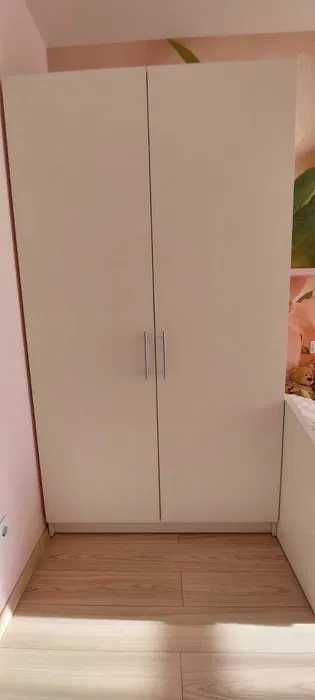 Шафа біла з поличками і шухлядами