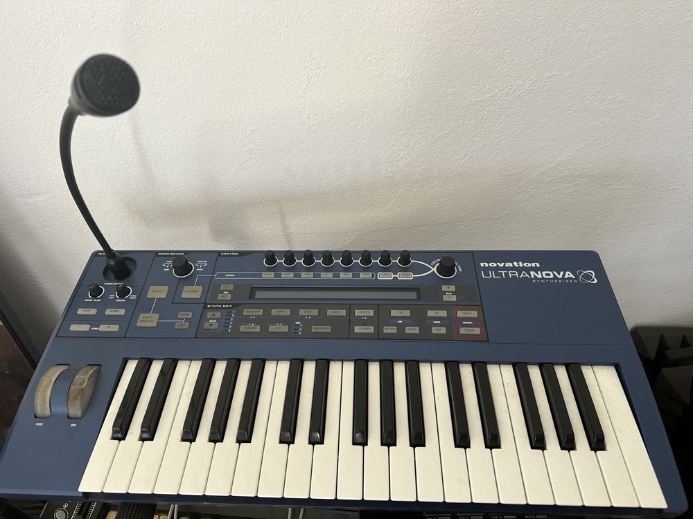 Synth Novation Ultranova