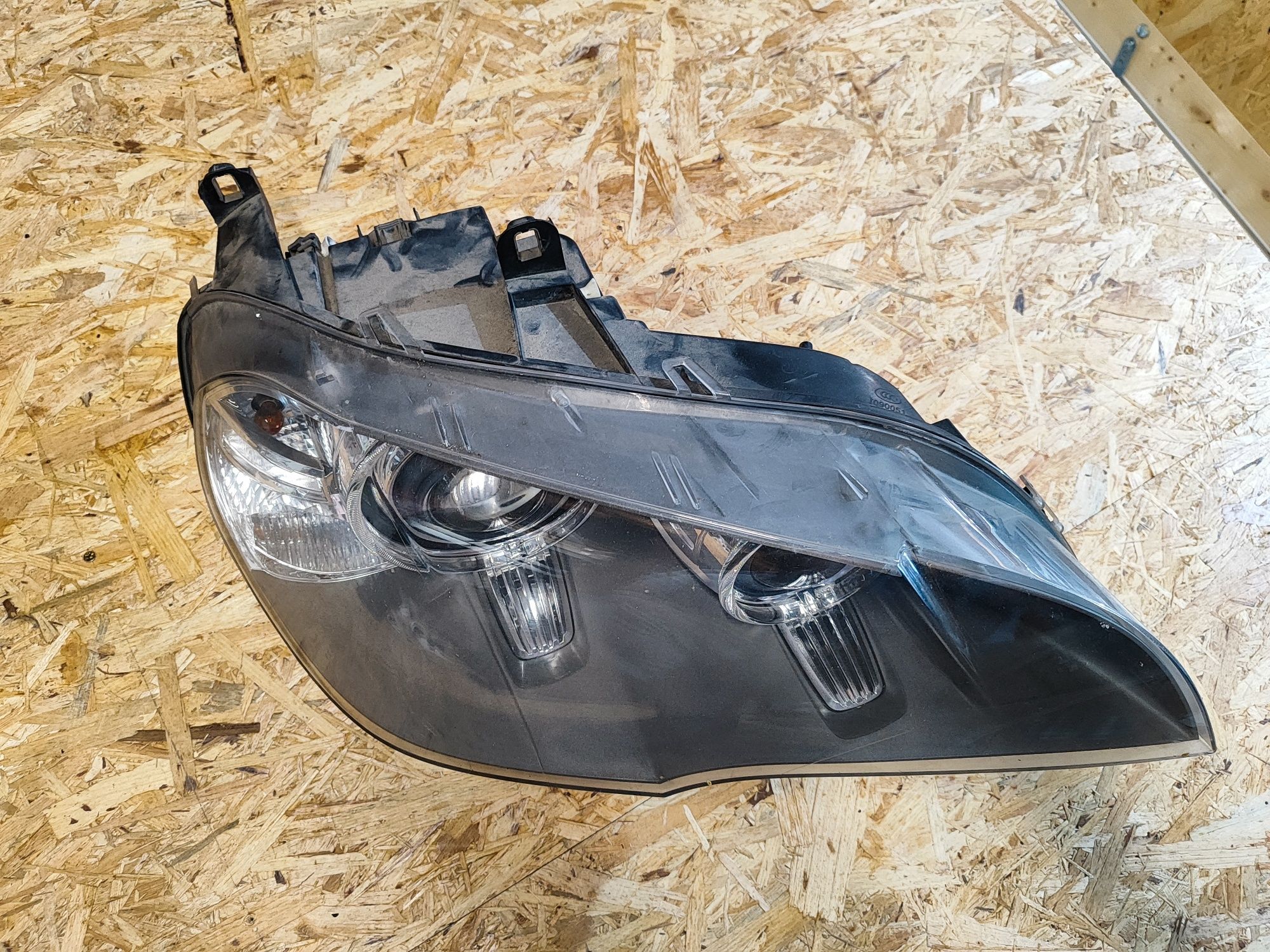 Lampa prawa BMW X5 e 70