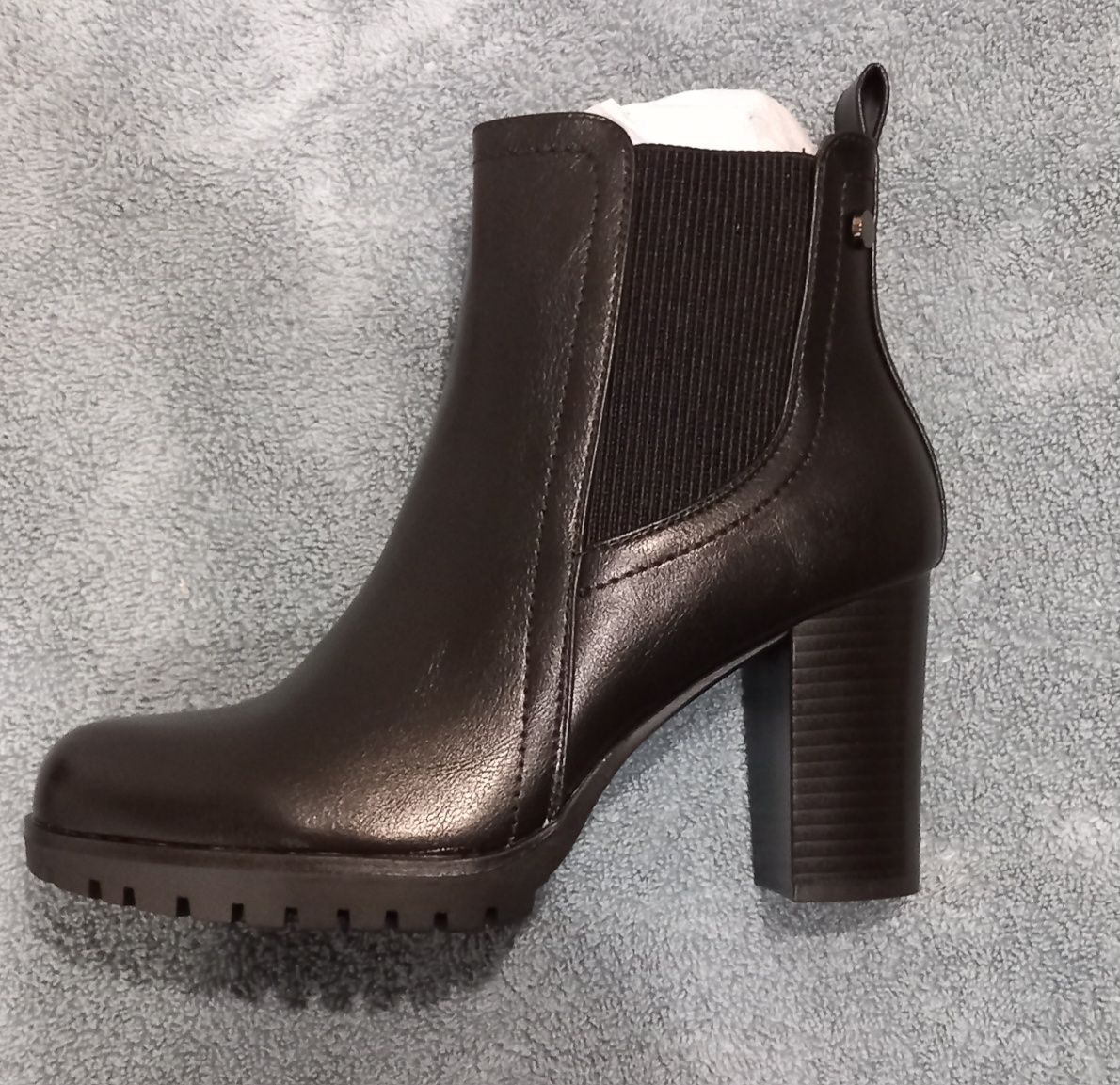 Buty na obcasie Renée