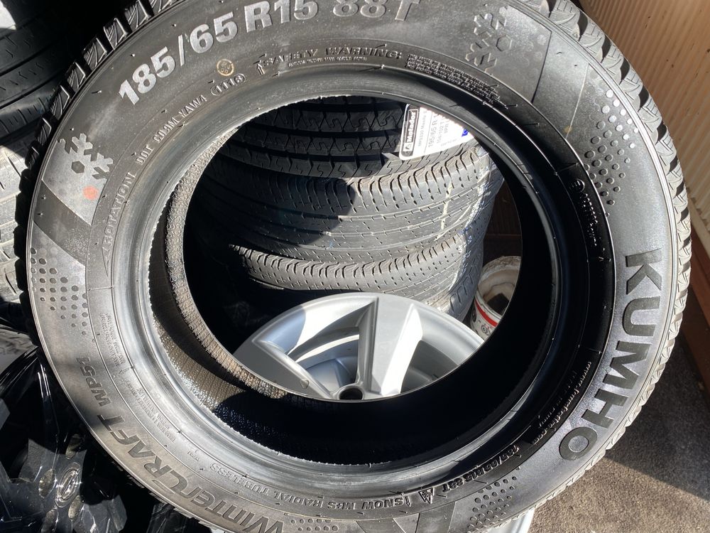 1 szt.opona zimowa 185/65R15 Kumho Wintercraft WP51 16r.8.5 mm 88T